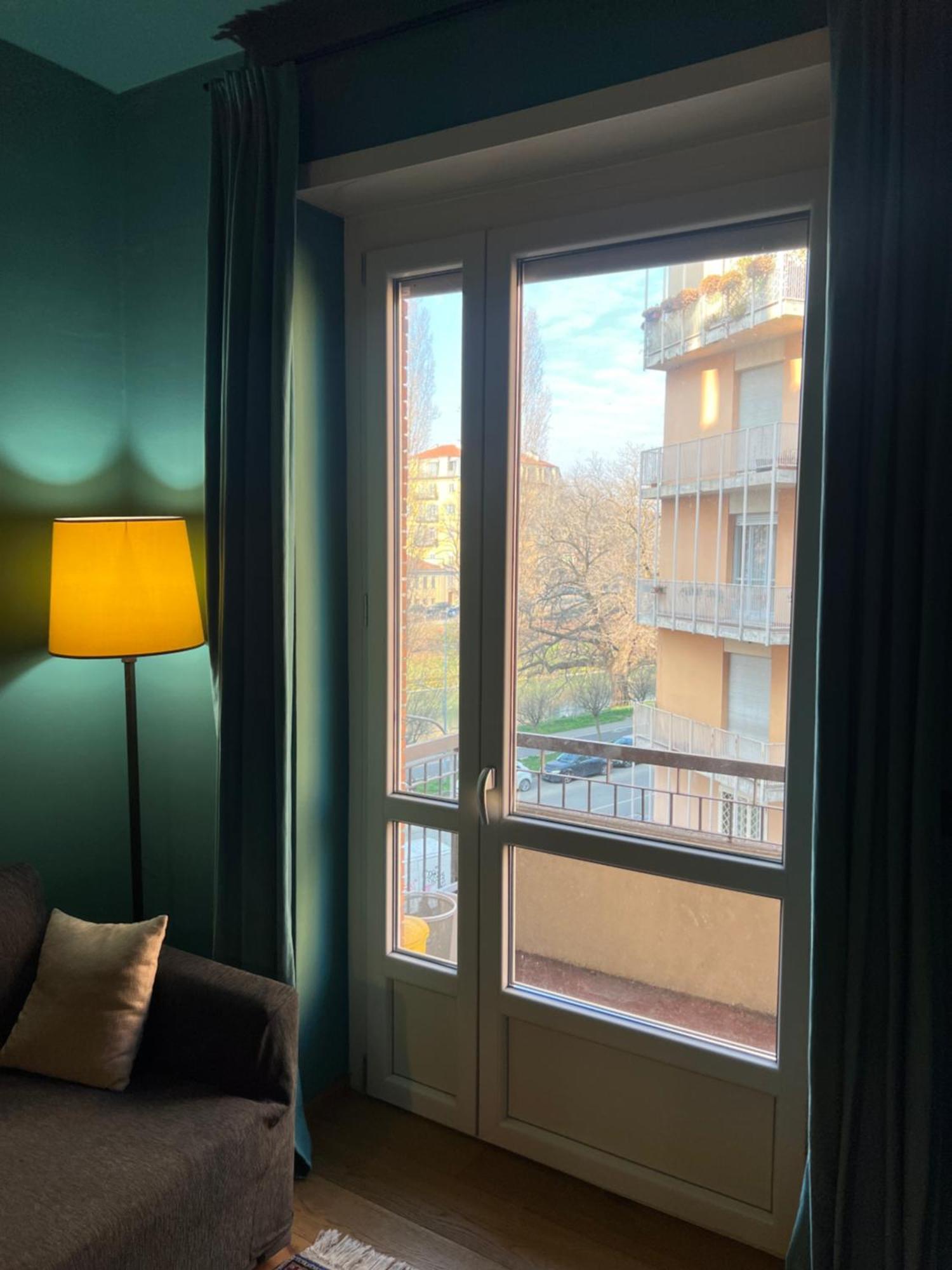 Room With Private Balcony On The Dora River Turín Exterior foto