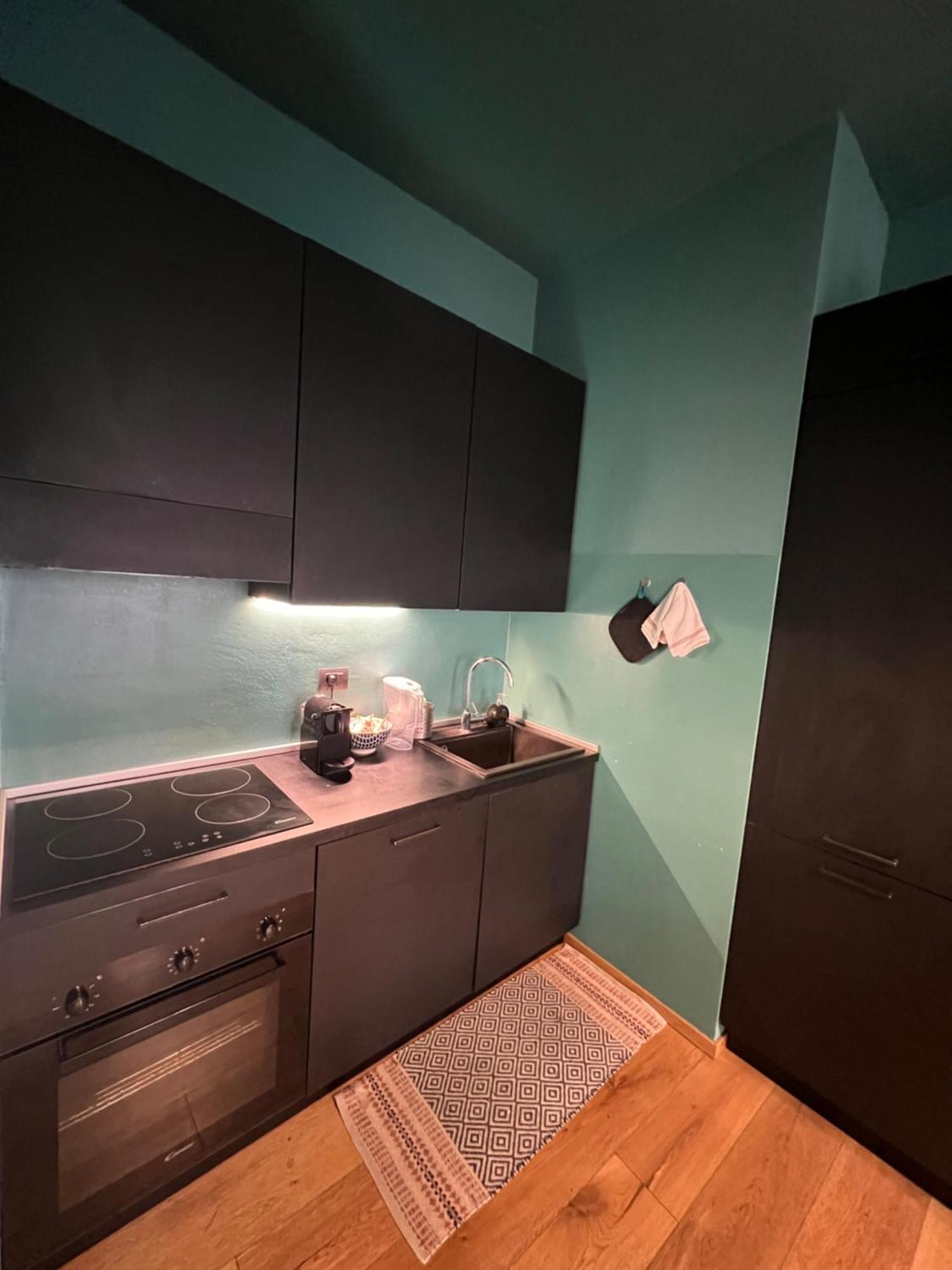 Room With Private Balcony On The Dora River Turín Exterior foto